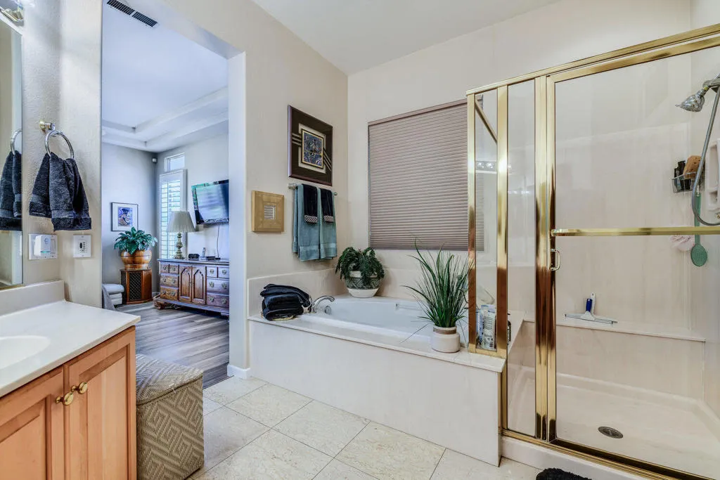 43784 Royal Saint George Drive, Indio, California 92201 home-pic-22